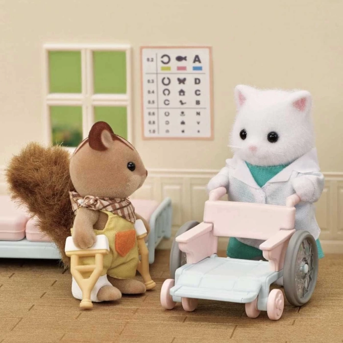 Sylvanian Families Kasaba Doktor Başlangıç Seti 5705