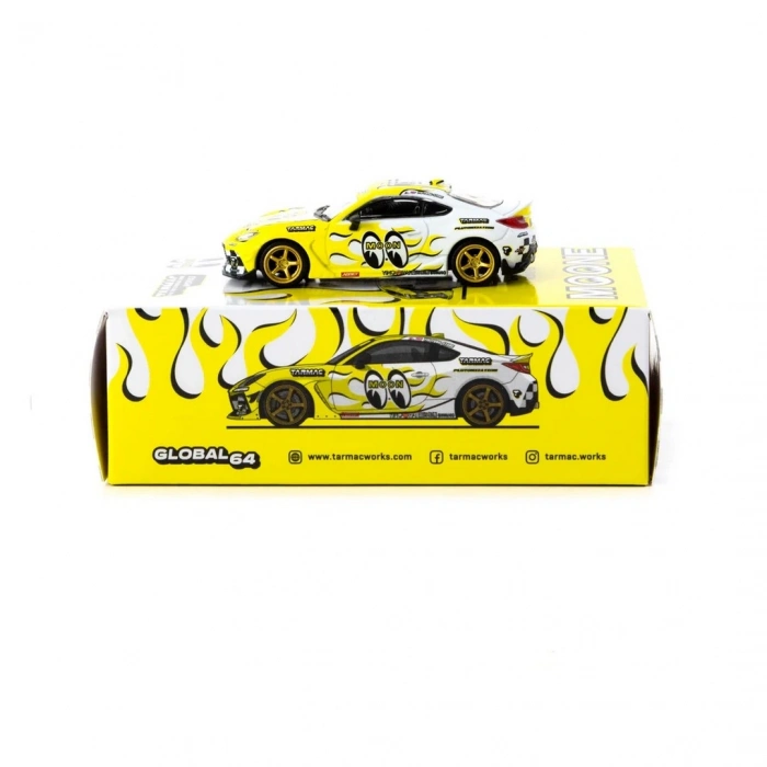Tarmac Works 1/64 Toyota GR86 MOONEYES