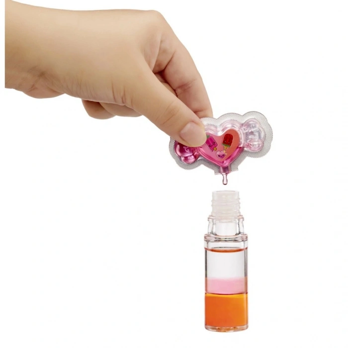 Yummiland Poppy Melonberry Bebeği ve Dudak Parlatıcısı Gizemli Renk Serisi