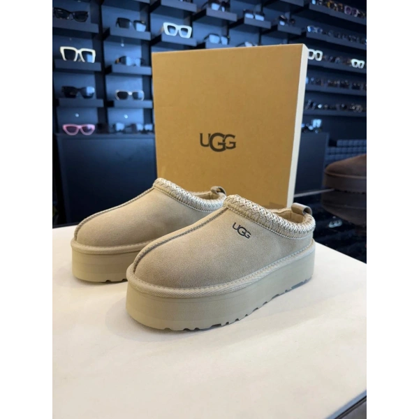 UGG SHOE