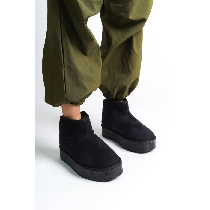 AMELIA Bağcıksız Düz ve Kalın Taban İçi Kürklü Kısa Süet Kadın Bot  ST - Siyah