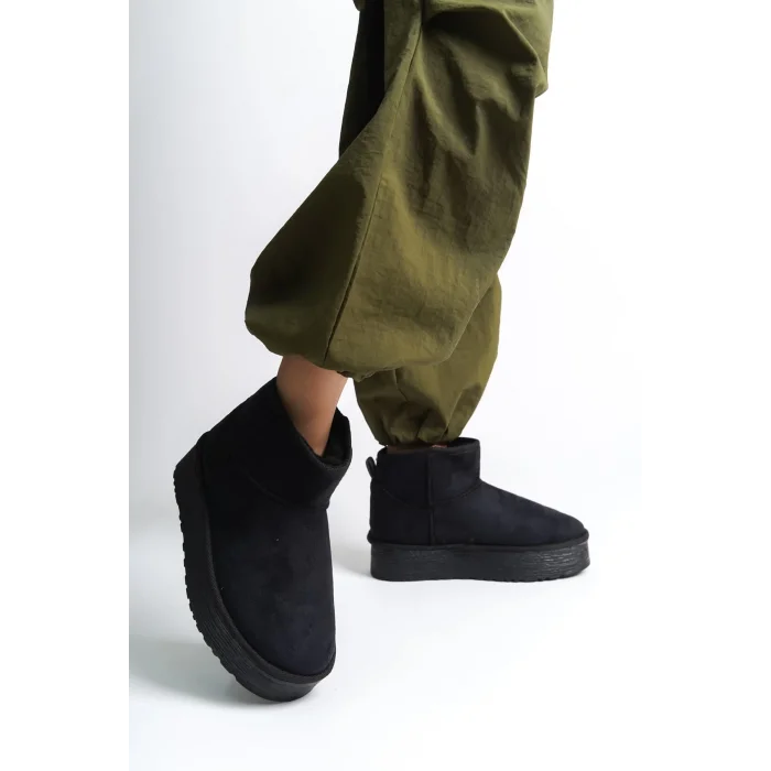 AMELIA Bağcıksız Düz ve Kalın Taban İçi Kürklü Kısa Süet Kadın Bot  ST - Siyah