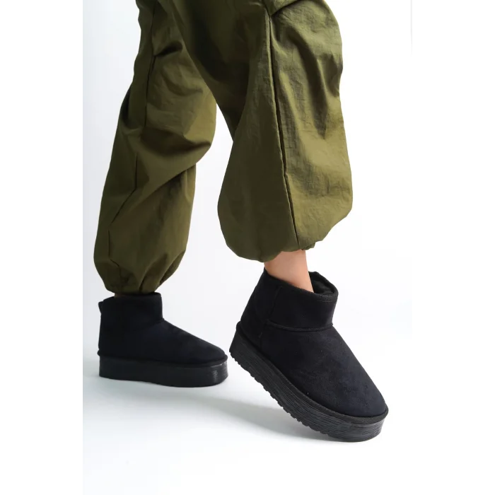 AMELIA Bağcıksız Düz ve Kalın Taban İçi Kürklü Kısa Süet Kadın Bot  ST - Siyah