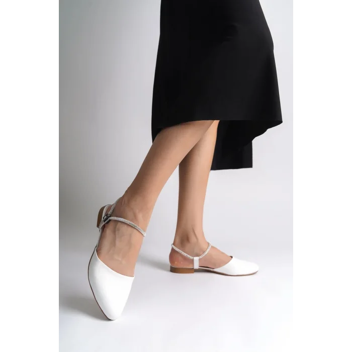 ARIANA Lastikli Ortopedik Rahat Taban Bilekten Taş Detaylı Kadın Babet Ayakkabı  CKT - Beyaz