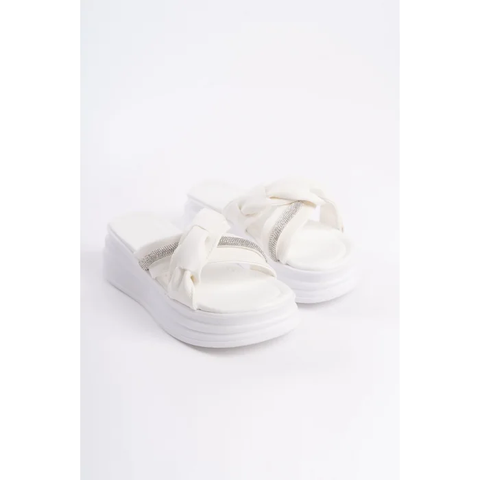 CLARA Düz Topuklu Kurdele Desenli Taşlı Kalın ve Ortopedik Taban Kadın Terlik  BT - Beyaz