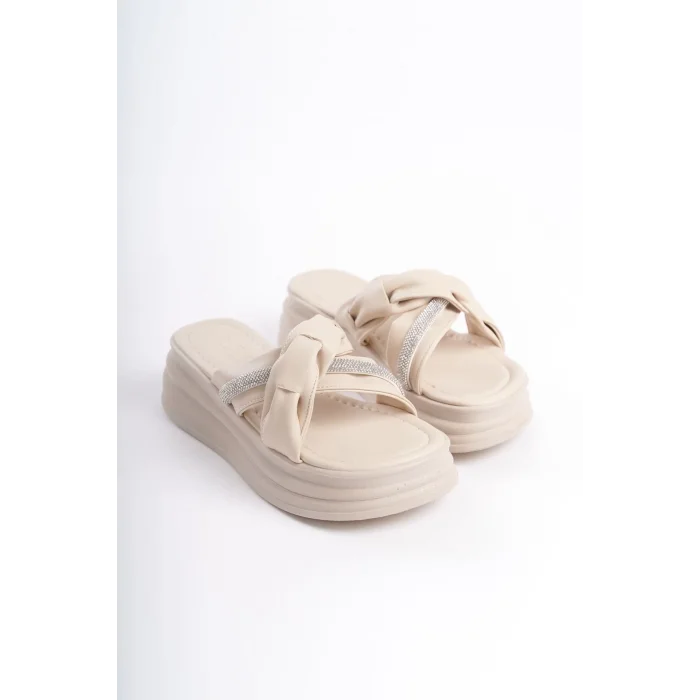 CLARA Düz Topuklu Kurdele Desenli Taşlı Kalın ve Ortopedik Taban Kadın Terlik  KT - Krem