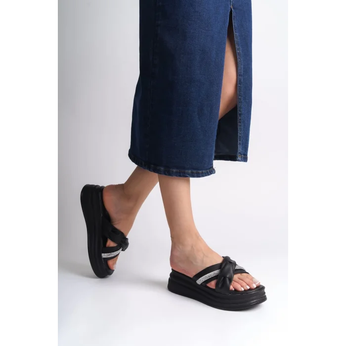 CLARA Düz Topuklu Kurdele Desenli Taşlı Kalın ve Ortopedik Taban Kadın Terlik  ST - Siyah