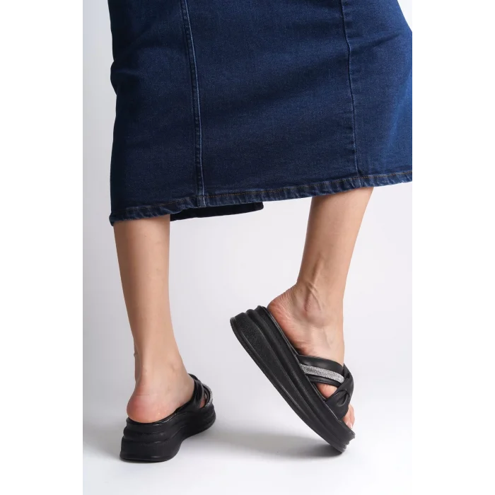 CLARA Düz Topuklu Kurdele Desenli Taşlı Kalın ve Ortopedik Taban Kadın Terlik  ST - Siyah