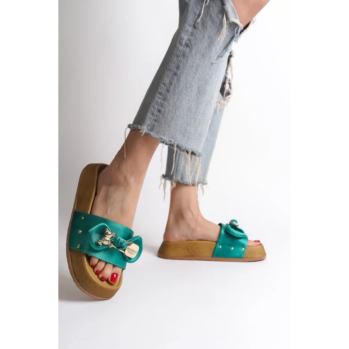 DILA Kalın ve Ortopedik Taban Ayıcıklı Saten Kadın Terlik  KT - Yeşil