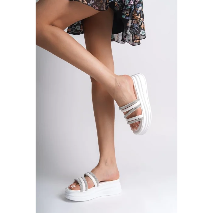 ELISE Düz Topuklu Şeritli Taşlı Kalın ve Ortopedik Taban Kadın Terlik  BT - Beyaz