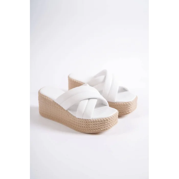 JOYMIX Dolgu Topuklu Ortopedik Taban Hasır Görünümlü Kadın Terlik KT - Beyaz