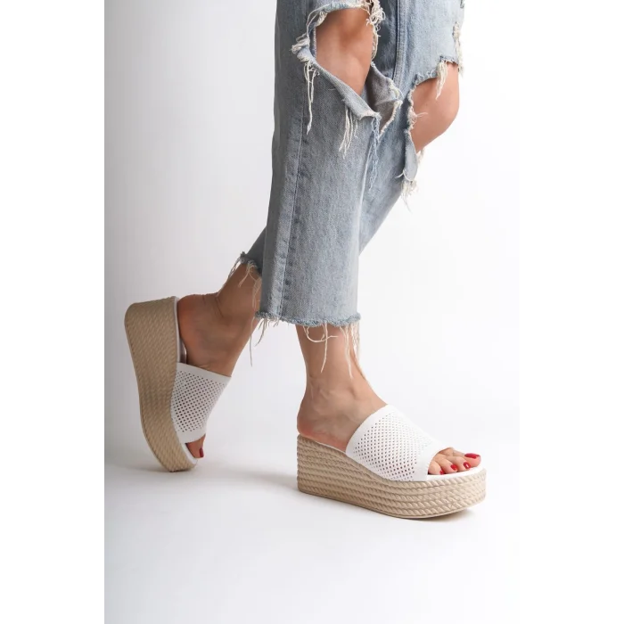 MARLA Dolgu Topuklu Ortopedik Taban Hasır Görünümlü Triko Kadın Terlik  KT - Beyaz