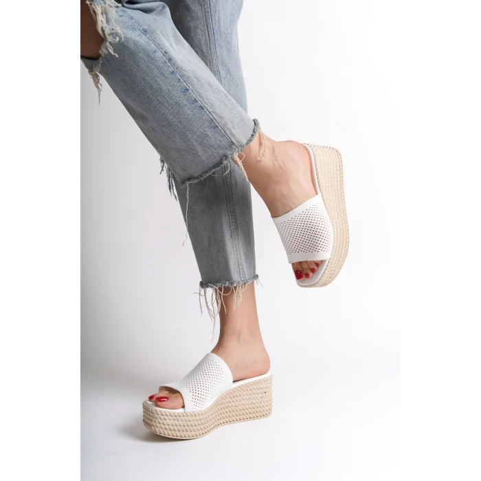 MARLA Dolgu Topuklu Ortopedik Taban Hasır Görünümlü Triko Kadın Terlik  KT - Beyaz