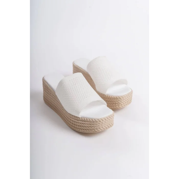MARLA Dolgu Topuklu Ortopedik Taban Hasır Görünümlü Triko Kadın Terlik  KT - Beyaz