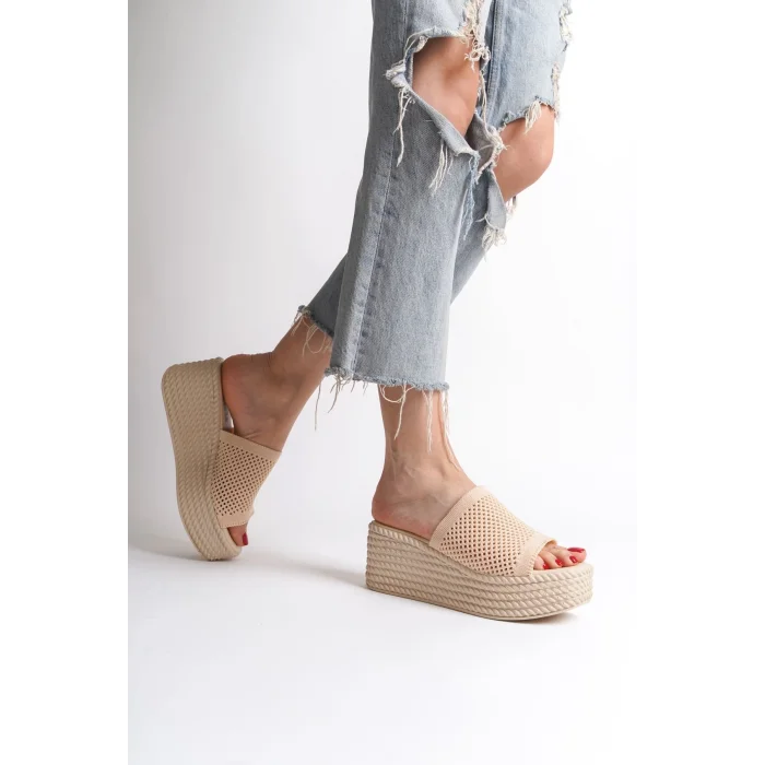 MARLA Dolgu Topuklu Ortopedik Taban Hasır Görünümlü Triko Kadın Terlik  KT - Ten