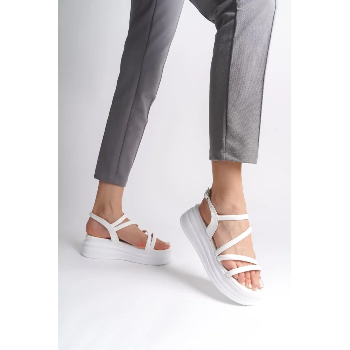 NATALIE İnce Tokalı Şerit Detaylı Ortopedik Taban Kadın Sandalet BT - Beyaz