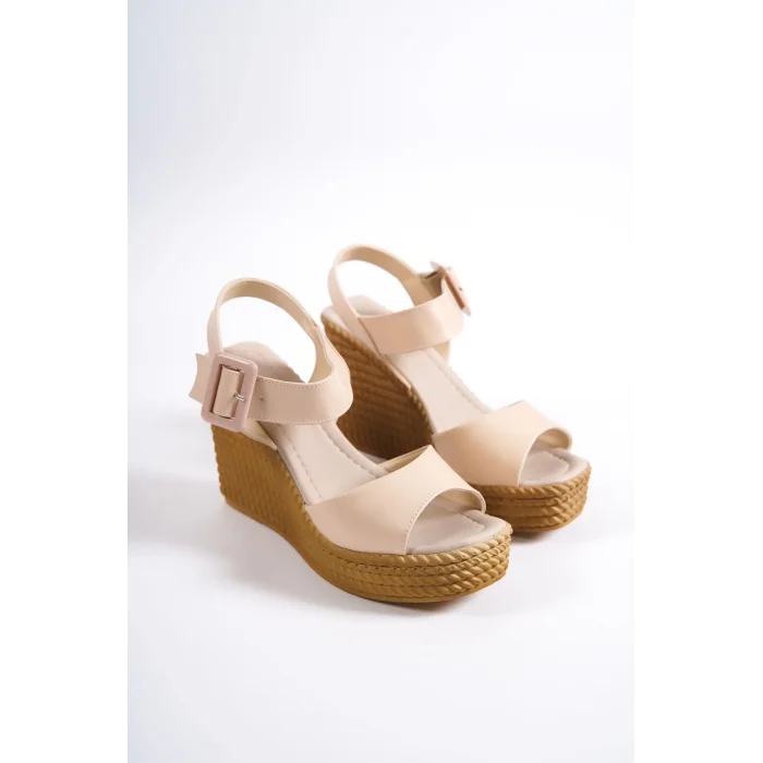 PERLA Tokalı Lastikli Dolgu Topuklu Ortopedik Taban Hasır Görünümlü Kadın Sandalet  KT - Ten