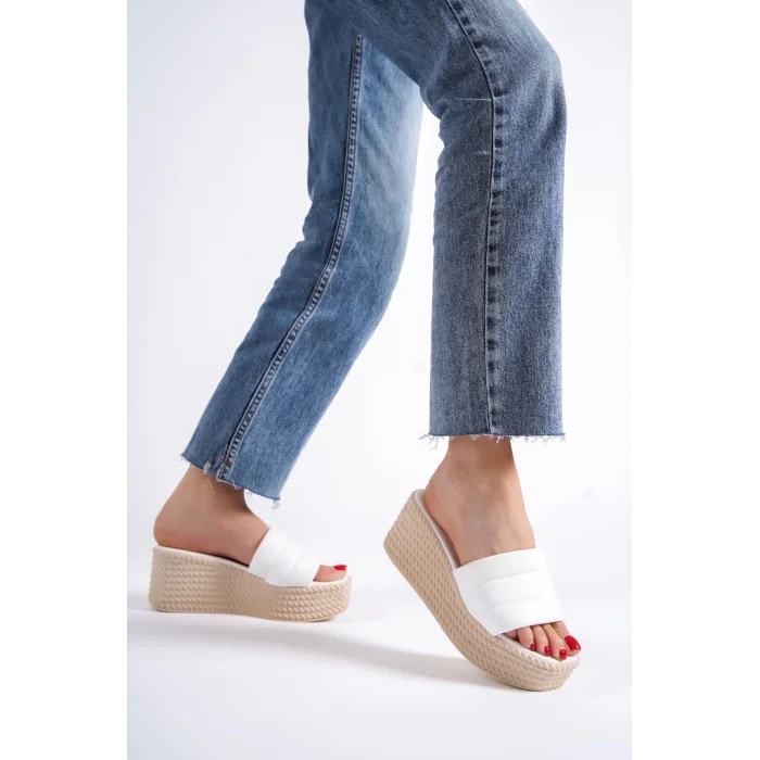 REINA Dolgu Topuklu Ortopedik Taban Hasır Görünümlü Kadın Terlik KT - Beyaz