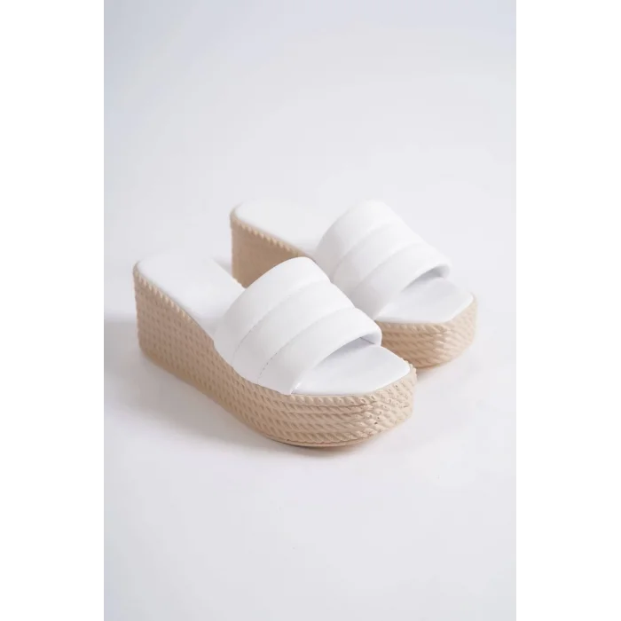 REINA Dolgu Topuklu Ortopedik Taban Hasır Görünümlü Kadın Terlik KT - Beyaz