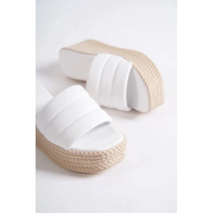 REINA Dolgu Topuklu Ortopedik Taban Hasır Görünümlü Kadın Terlik KT - Beyaz