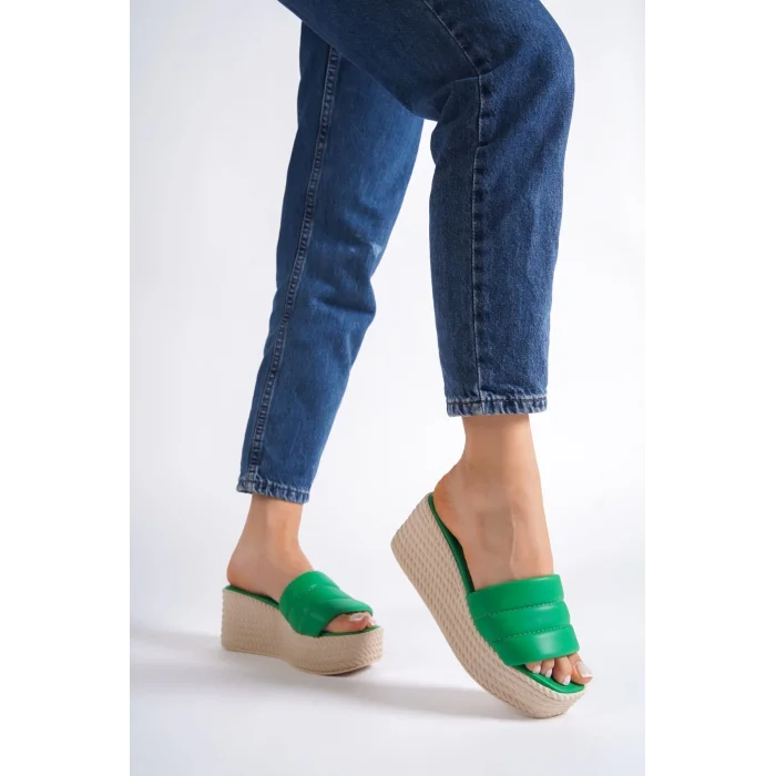 REINA Dolgu Topuklu Ortopedik Taban Hasır Görünümlü Kadın Terlik KT - Yeşil