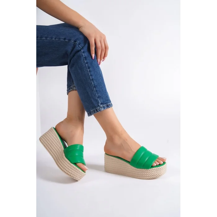 REINA Dolgu Topuklu Ortopedik Taban Hasır Görünümlü Kadın Terlik KT - Yeşil