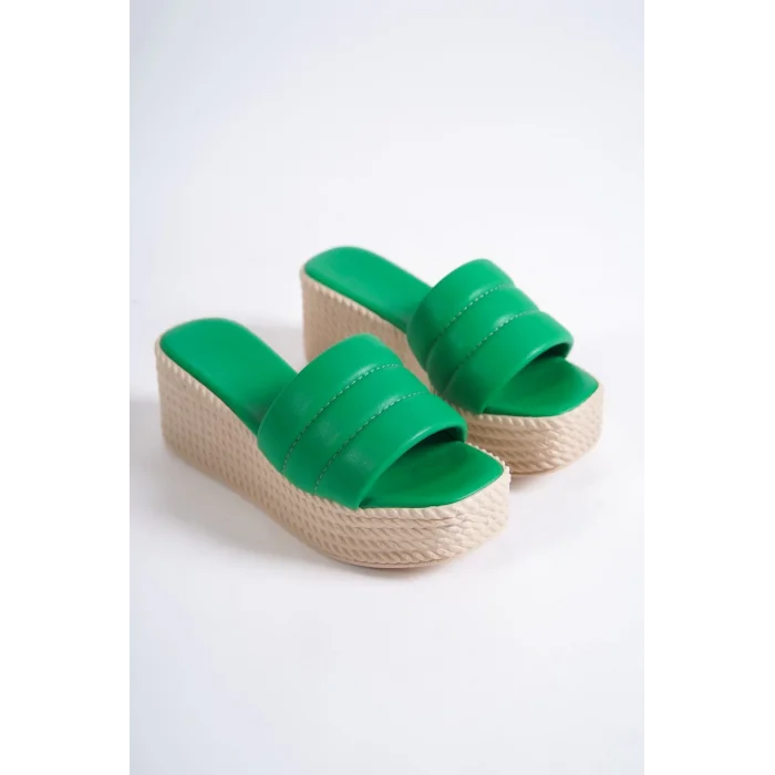 REINA Dolgu Topuklu Ortopedik Taban Hasır Görünümlü Kadın Terlik KT - Yeşil