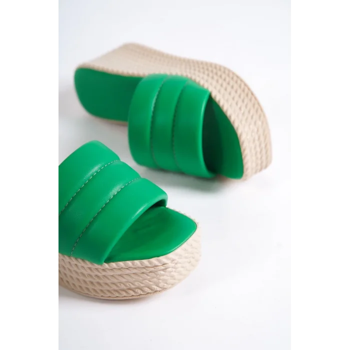 REINA Dolgu Topuklu Ortopedik Taban Hasır Görünümlü Kadın Terlik KT - Yeşil