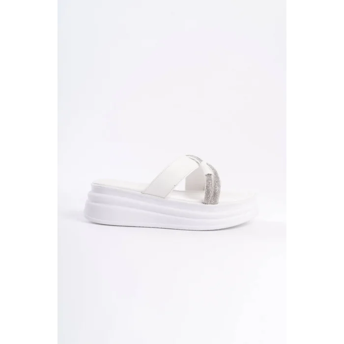 RUBY Düz Topuklu Taşlı Çapraz Şeritli Kalın ve Ortopedik Taban Kadın Terlik  BT - Beyaz