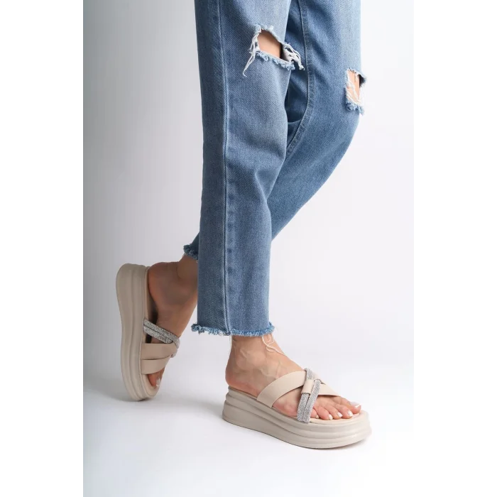 RUBY Düz Topuklu Taşlı Çapraz Şeritli Kalın ve Ortopedik Taban Kadın Terlik  KT - Krem