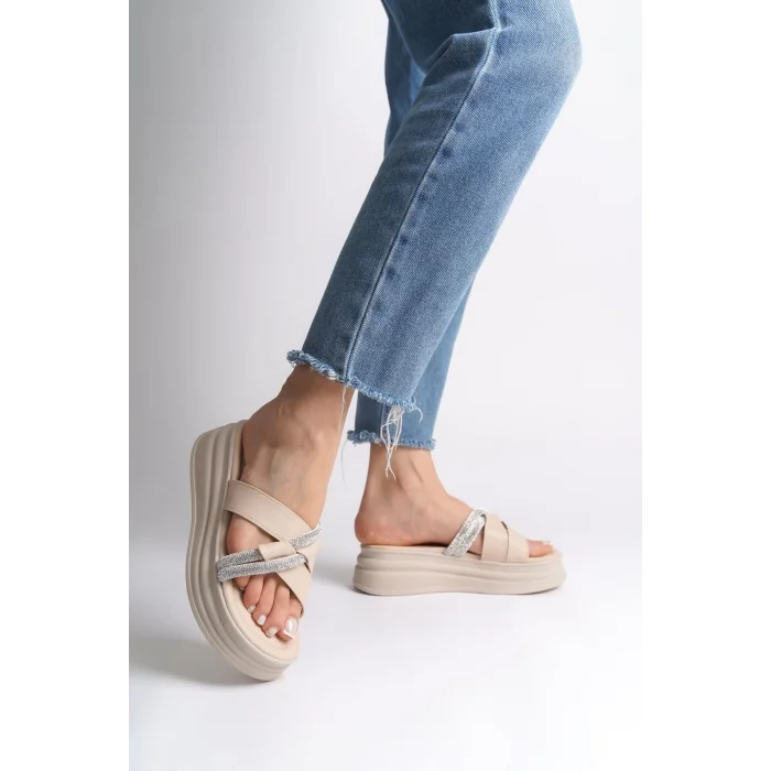 RUBY Düz Topuklu Taşlı Çapraz Şeritli Kalın ve Ortopedik Taban Kadın Terlik  KT - Krem