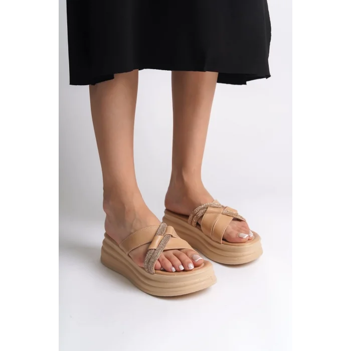 RUBY Düz Topuklu Taşlı Çapraz Şeritli Kalın ve Ortopedik Taban Kadın Terlik  TT - Ten