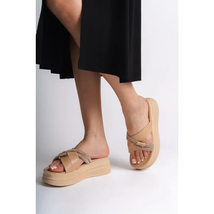 RUBY Düz Topuklu Taşlı Çapraz Şeritli Kalın ve Ortopedik Taban Kadın Terlik  TT - Ten