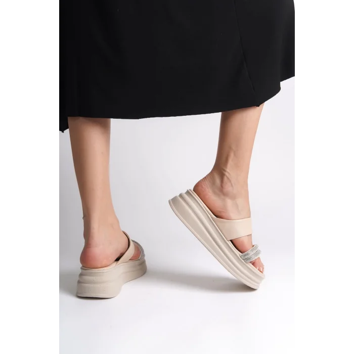 SARAH Düz Topuklu Taşlı Şeritli Kalın ve Ortopedik Taban Kadın Terlik  KT - Krem