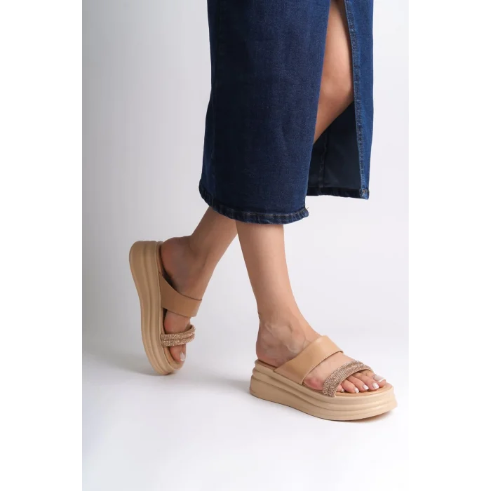 SARAH Düz Topuklu Taşlı Şeritli Kalın ve Ortopedik Taban Kadın Terlik TT - Ten