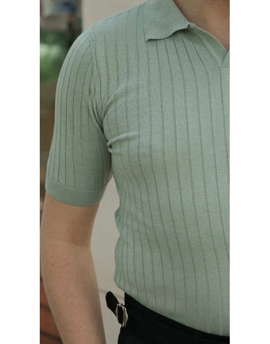 Yeşil Yakalı Triko T-Shirt