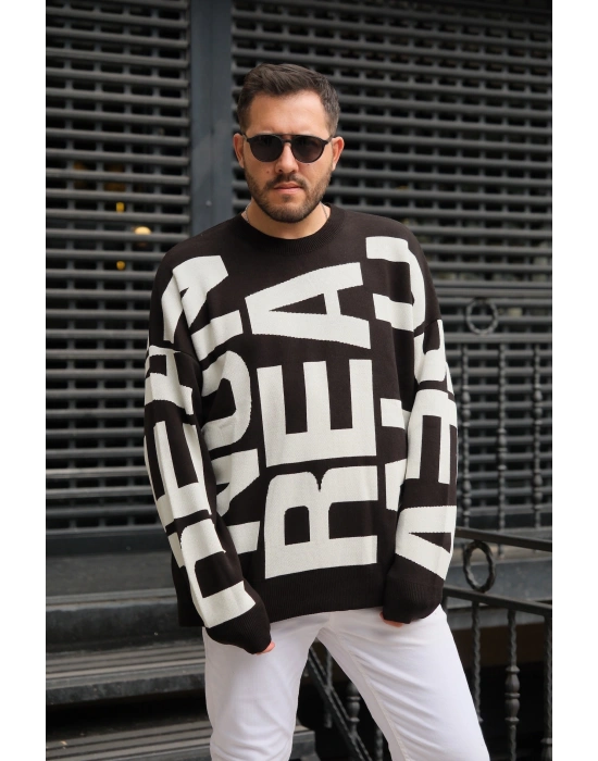 Siyah İşlemeli Örme Kazak