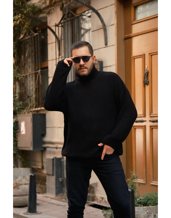 Siyah Boğazlı Örme Kazak