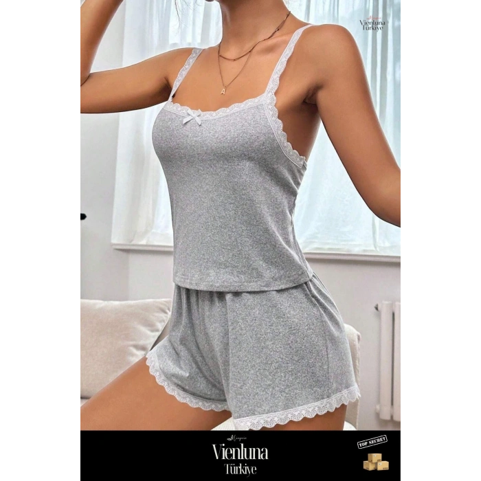 Premium Seri Zarif Modern Şık Lüks Rahat Kurdele Dantel Detaylı Askılı Ev İçi Şort Takım