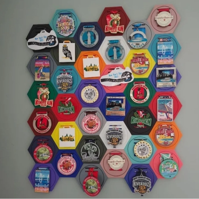 Modüler Altıgen Madalya Sergileme Standı - Mıknatıslı Petek Tasarım Madalya Askısı ve Panosu