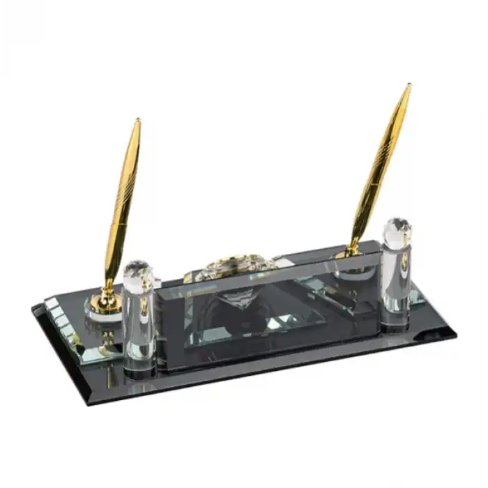 Kristal Masa İsimliği 3