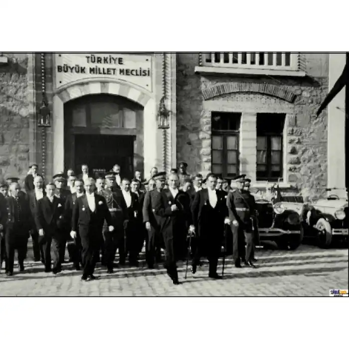 Atatürk ve İlk Meclis Afişi