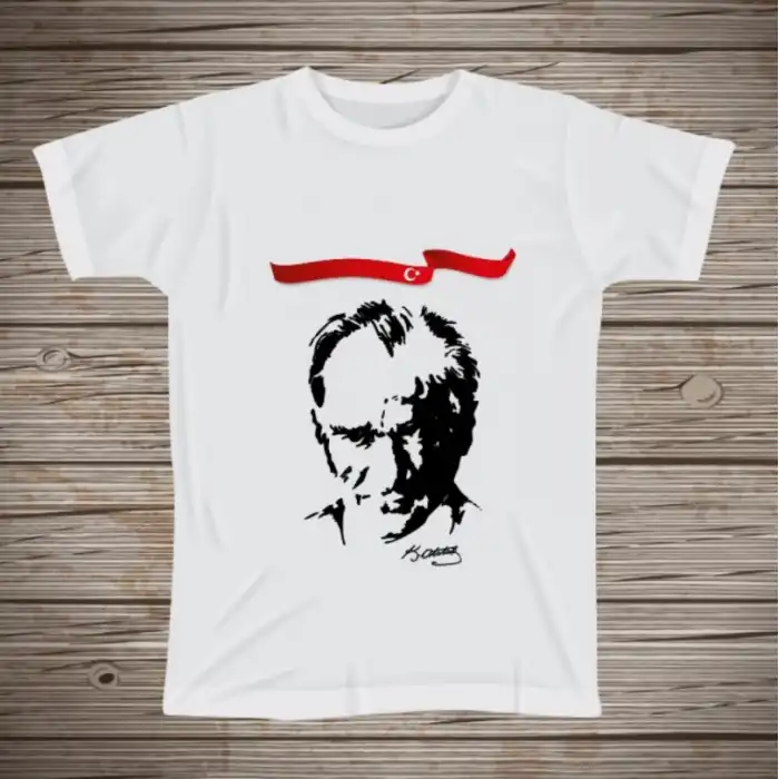 Atatürk ve Bayraklı Tişört 1