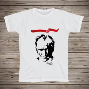 Atatürk ve Bayraklı Tişört 1