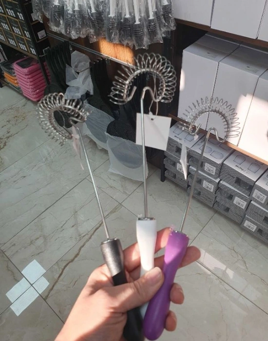 Plastik Saplı Yaylı Çırpıcı SİYAH