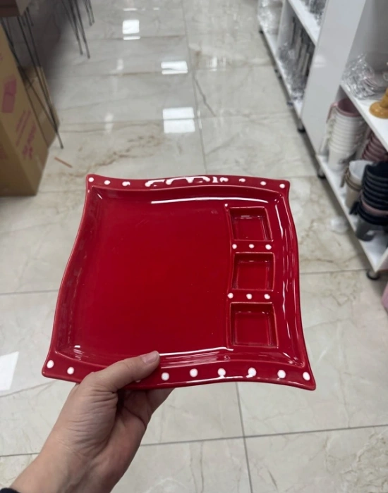 Kırmızı Kahvaltı Tabağı