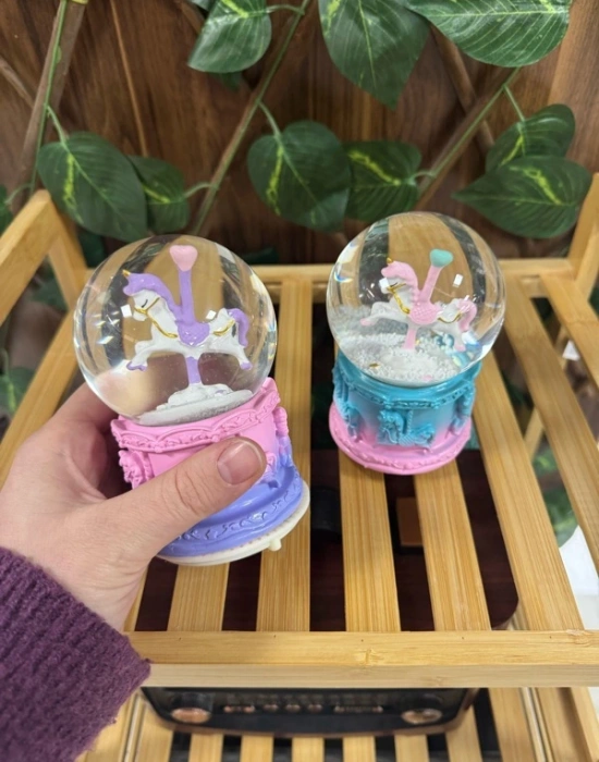 Kar Küresi Atlı Model Müzikli Orta Boy 13 x 8 cm