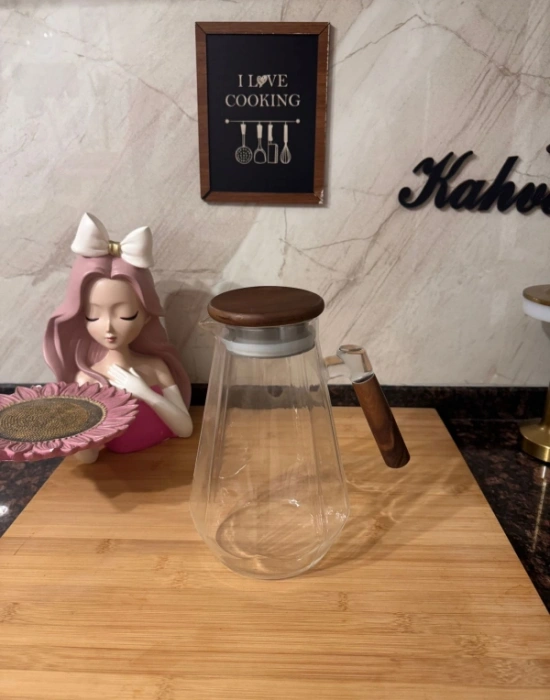 B. Ahşap Saplı Borosilikat Cam Sürahi 1800 ml