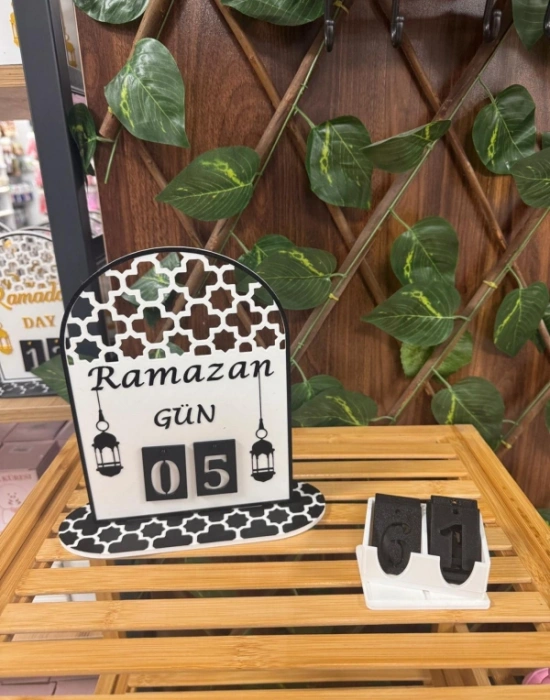 Beyaz Siyah Ramazan Gün Yazılı Ramazan Takvimi 20 CM