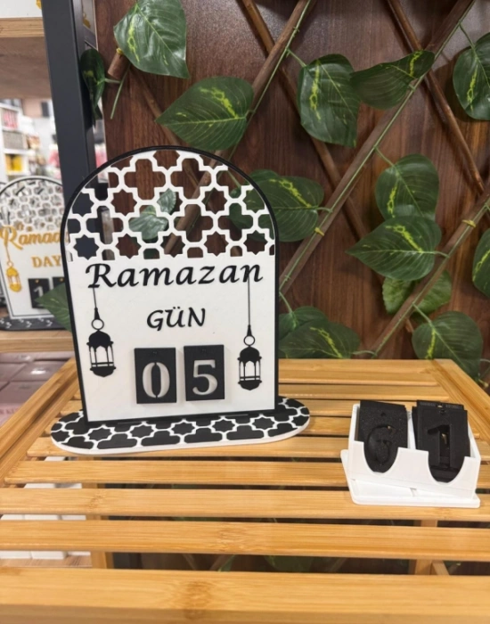 Beyaz Siyah Ramazan Gün Yazılı Ramazan Takvimi 20 CM
